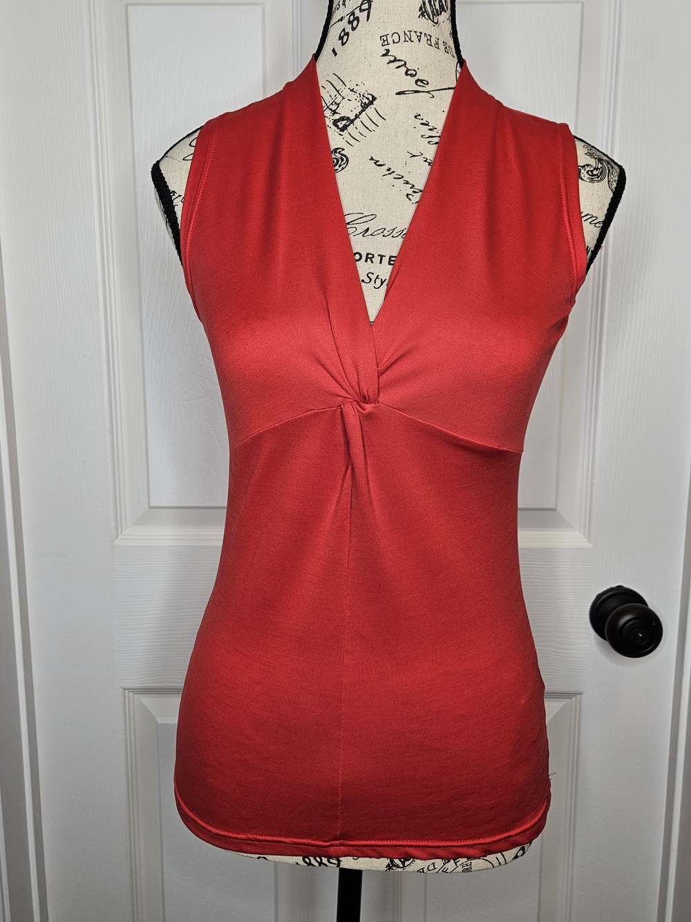 NWT Le Chateau Red Twist-Front Sleeveless Top V-Neck Size XS
